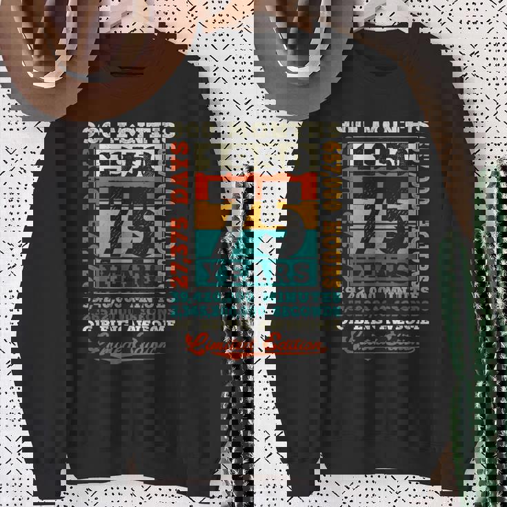 75歳の誕生日 75歳 900ヶ月 すごい生まれ 1950年 スウェットシャツ 年配の女性への贈り物