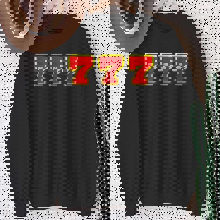 777 スリーセブン【スロット カジノ ラッキー7】数字 文字 シンプル デザイン スウェットシャツ 年配の女性への贈り物