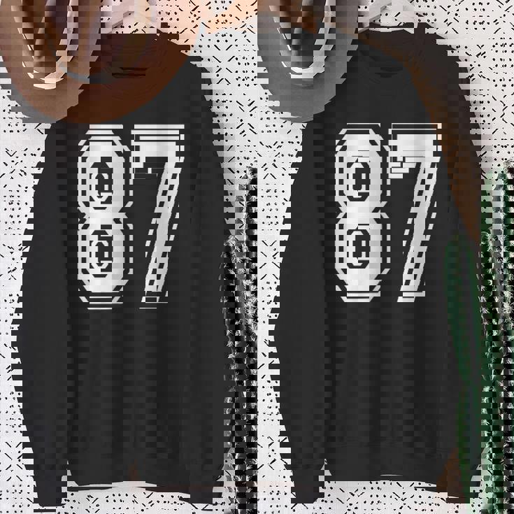 87番の前面と背面にホワイトのプリント。 スウェットシャツ 年配の女性への贈り物