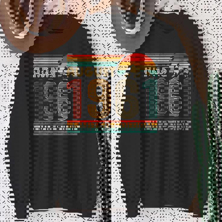 August 1961 Limited Edition Classic 1961Intage Birthday スウェットシャツ 年配の女性への贈り物