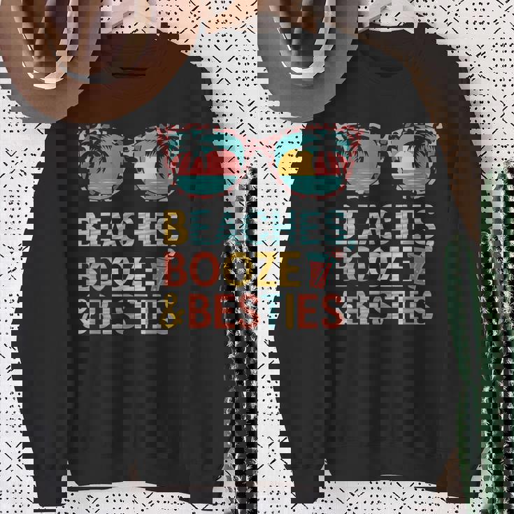 Beaches Booze Besties 夏休み 旅行 ギフト スウェットシャツ 年配の女性への贈り物