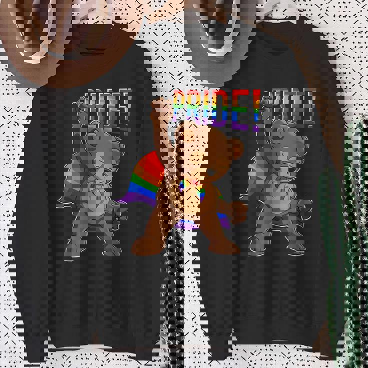 Bear I Lgbtq Flag I レインボー フラッグ I Gay Pride スウェットシャツ 年配の女性への贈り物