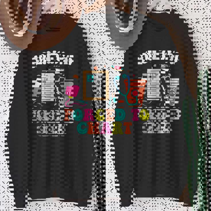 Born To Yap 強制的にチャートナース卒業 スウェットシャツ 年配の女性への贈り物