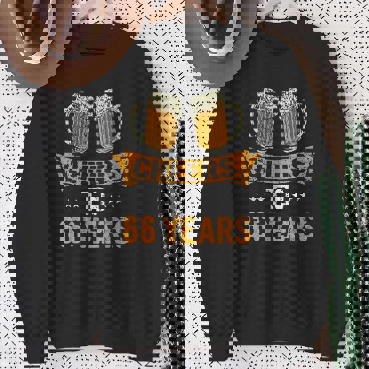 Cheers To 66歳 66歳 誕生日パーティー お祝いギフト スウェットシャツ 年配の女性への贈り物