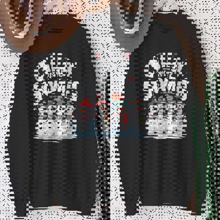 Chilling With Mynowmies 冬の雪だるまファミリーデザイン スウェットシャツ 年配の女性への贈り物