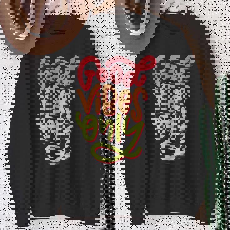 Cool GoodibesMotivational Goodibes Only Quotes スウェットシャツ 年配の女性への贈り物