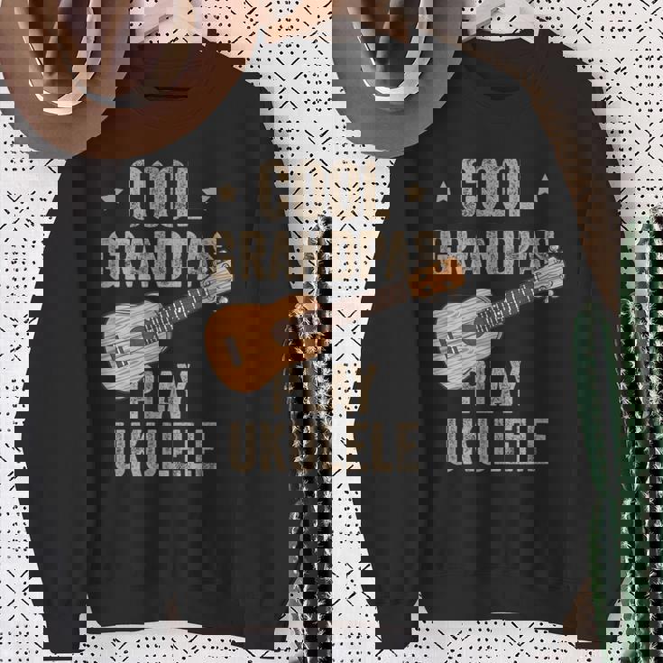 Cool Grandpas Play ウクレレ ウクレレ ミュージックギター スウェットシャツ 年配の女性への贈り物