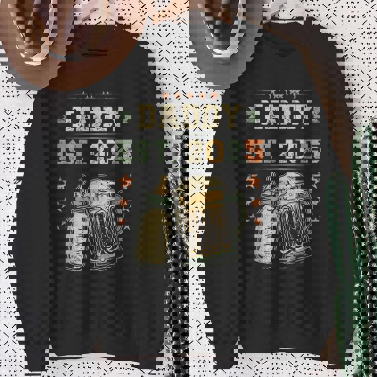 Daddy Est 2025 年のパパ 初めての父の日 新しい父親 若い父親 スウェットシャツ 年配の女性への贈り物