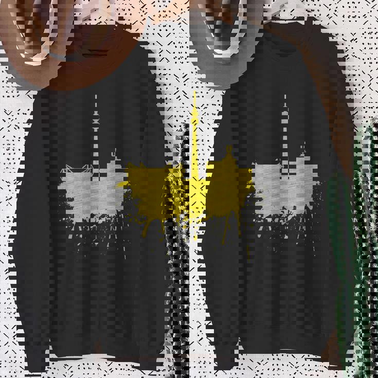 Dortmundkyline ドルトムントのスカイライン 黄色い絵 ドルトムント好きにはたまらないファンアート スウェットシャツ 年配の女性への贈り物