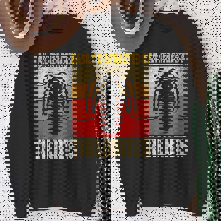 Easy Distracted By Trilobites Trilobite Lover スウェットシャツ 年配の女性への贈り物