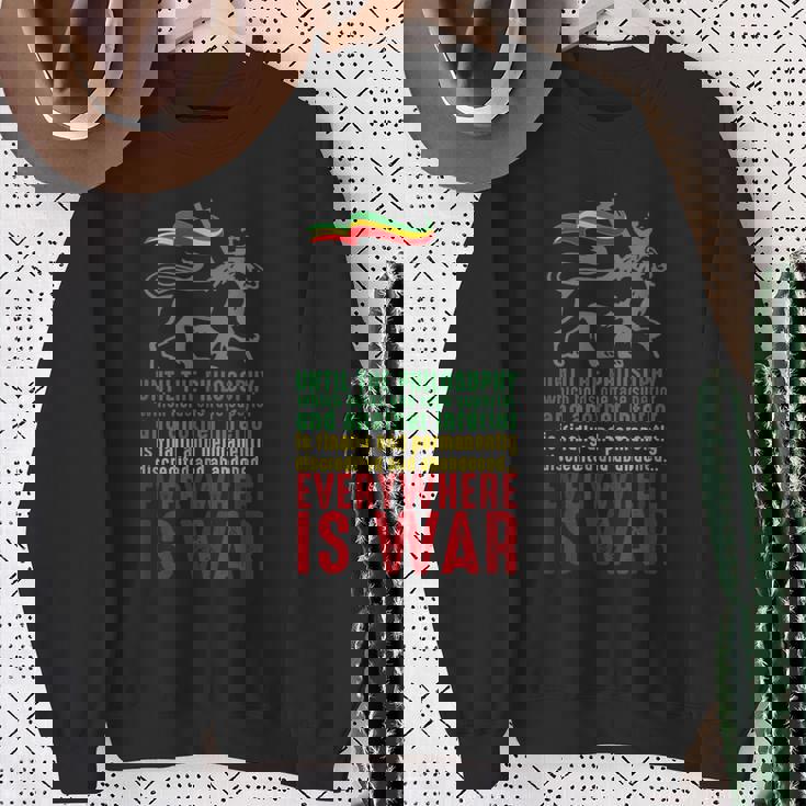 Everywhere Is War ハイレ・セラシエ演説 ユダのライオン レゲエ スウェットシャツ 年配の女性への贈り物