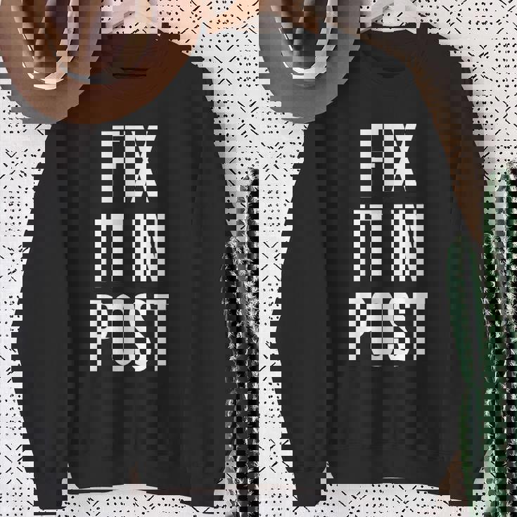 Fix It In Post 面白い映画製作者監督エディターtシャツ スウェットシャツ 年配の女性への贈り物