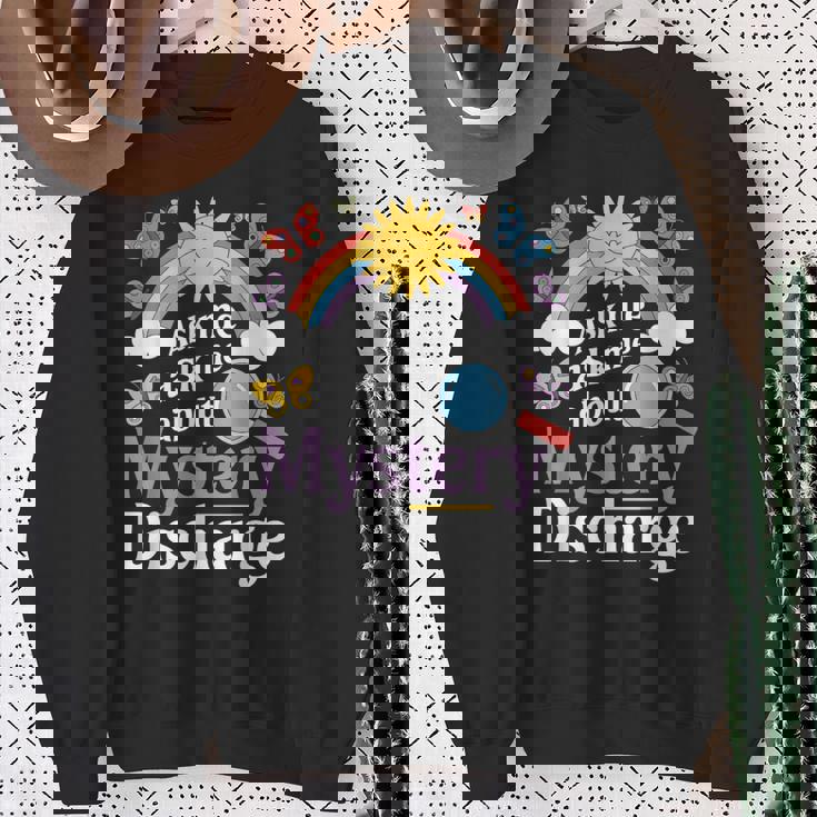 Ask Me About My Mystery Discharge アダルトユーモアジョーク スウェットシャツ 年配の女性への贈り物