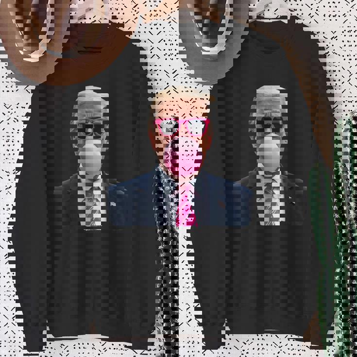 Pop Trump Pink Bubble Gumintage Trump Pink Glasses スウェットシャツ 年配の女性への贈り物