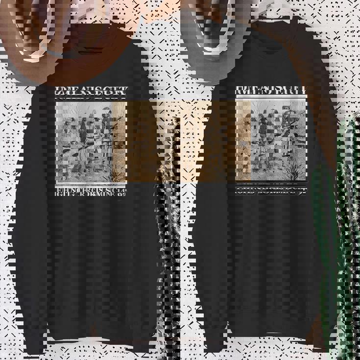 Homelandecurity Fighting Terrorismince 1492 スウェットシャツ 年配の女性への贈り物