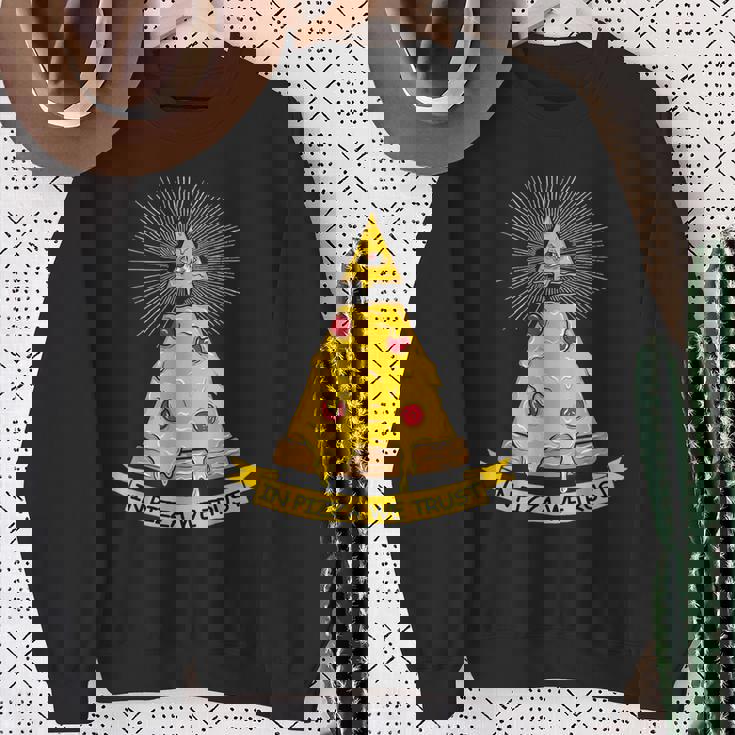 In Pizza We Trust イルミナティピザ スウェットシャツ 年配の女性への贈り物