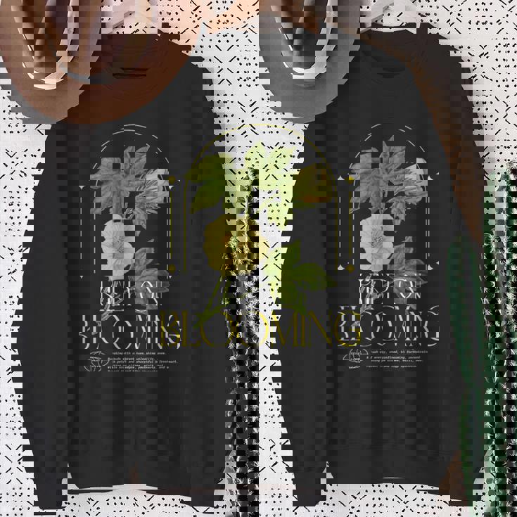 Keep On Blooming花のプリント付き スウェットシャツ 年配の女性への贈り物