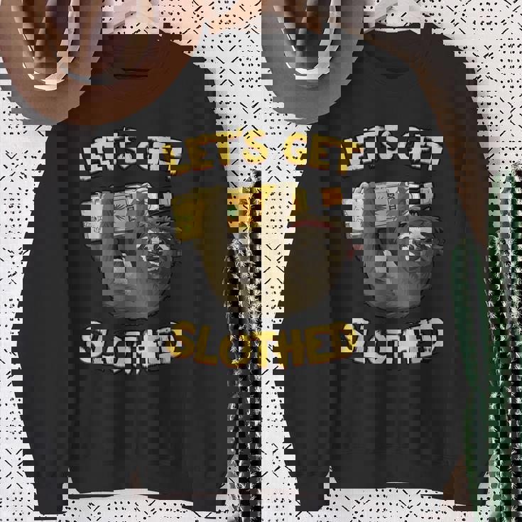 Let's Getlothed テキーラ-面白い飲酒ナマケモノ スウェットシャツ 年配の女性への贈り物