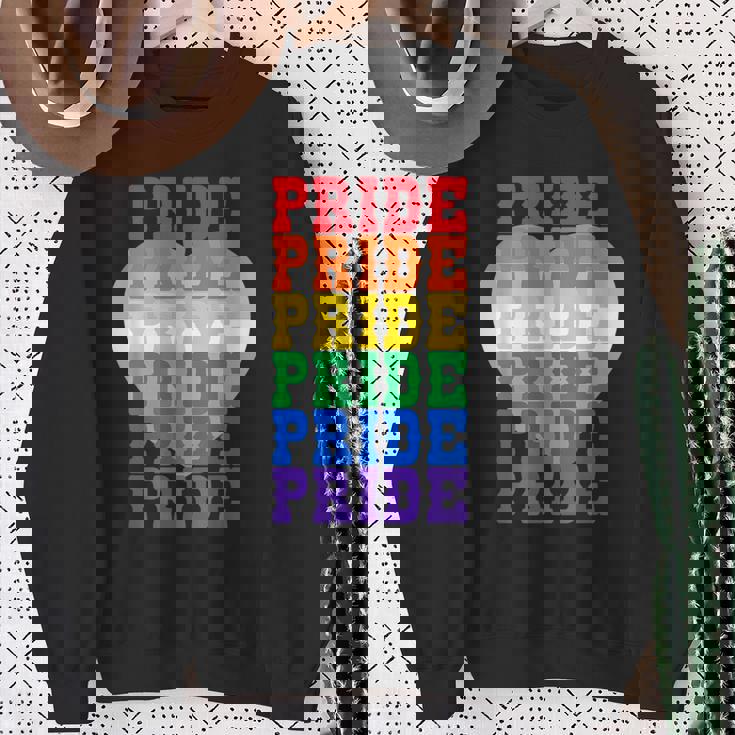 Lgbtq レインボーカラーのプライド スウェットシャツ 年配の女性への贈り物