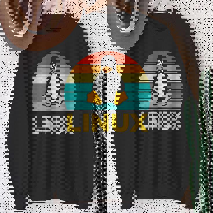 Linux レトロ ヴィンテージ ペンギン オタク ペンギン オペレーティング システム オタク スウェットシャツ 年配の女性への贈り物