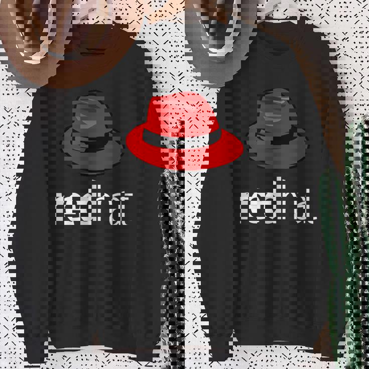 Linuxレッドハット愛好家tシャツペンギンタックスオープンソースos スウェットシャツ 年配の女性への贈り物