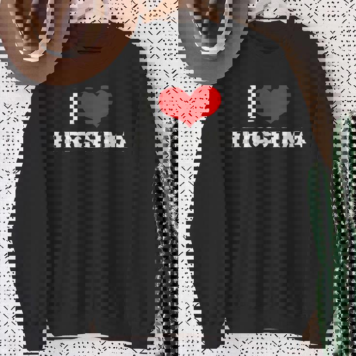 I Love Hiroshima 愛 ハート 広島 広島県 日本 お土産 かわいい おしゃれ スウェットシャツ 年配の女性への贈り物