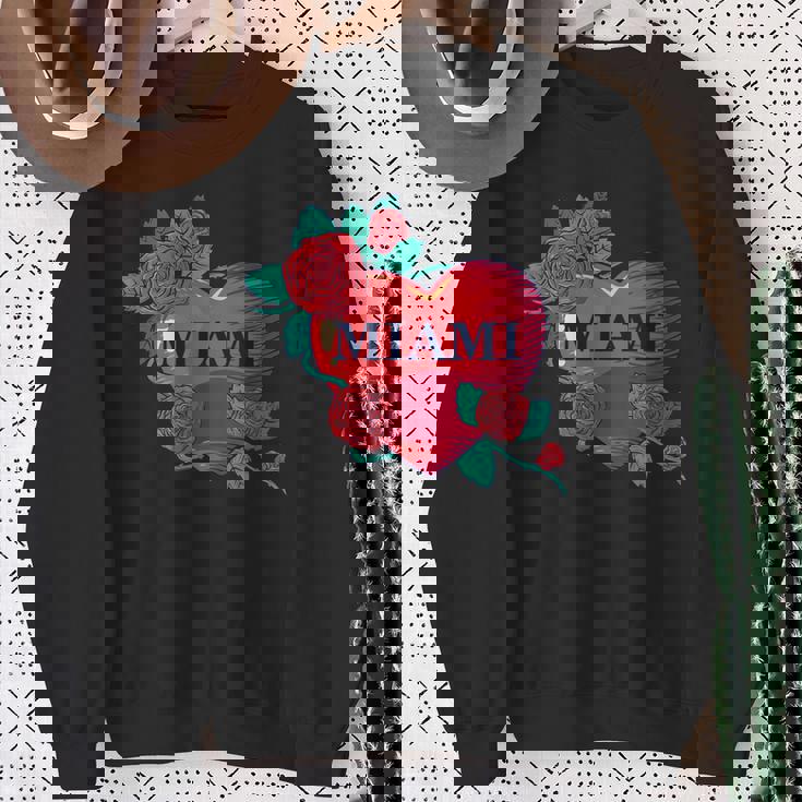 I Love Miami Miami Love Heart & Roses Illustration Graphic スウェットシャツ 年配の女性への贈り物