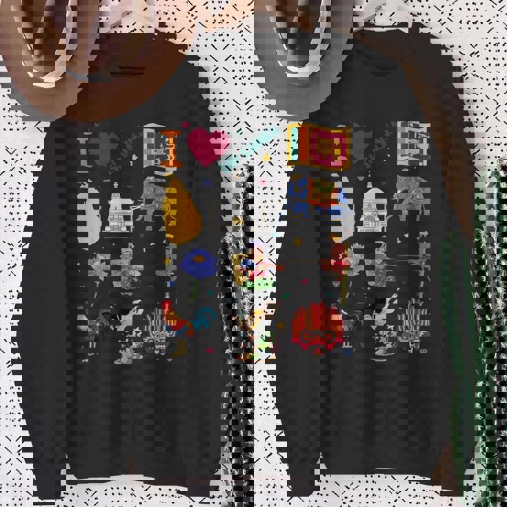 I Loveri Lanka 手描きのスリランカのランドマーク、旗、地図 スウェットシャツ 年配の女性への贈り物