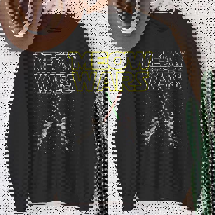 Meow Wars 猫シャツ 猫好きへの面白いギフト スウェットシャツ 年配の女性への贈り物