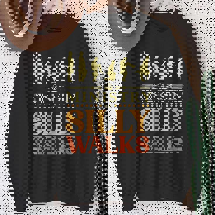 Ministry Ofilly Walks おもしろコメディ スウェットシャツ 年配の女性への贈り物