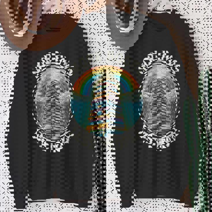 More Books Less People Book Lover Bookworm リーディングブック スウェットシャツ 年配の女性への贈り物