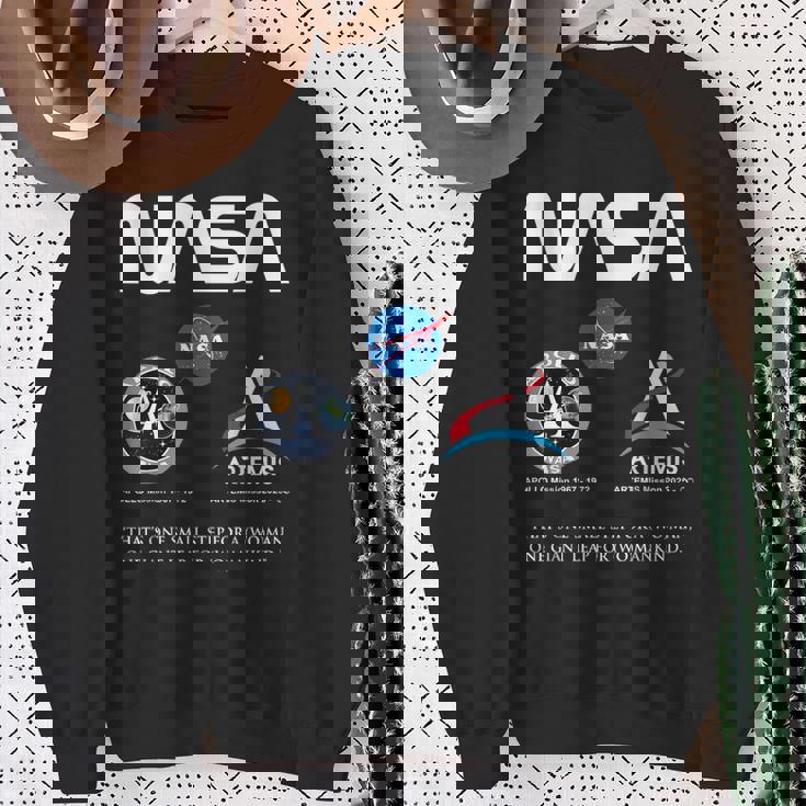 Nasa アポロ アルテミス ミッション ワーム バッジ ロゴ スウェットシャツ 年配の女性への贈り物