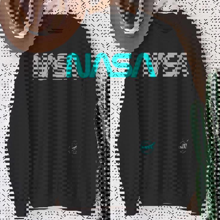 Nasaワームと記章のロゴ スウェットシャツ 年配の女性への贈り物