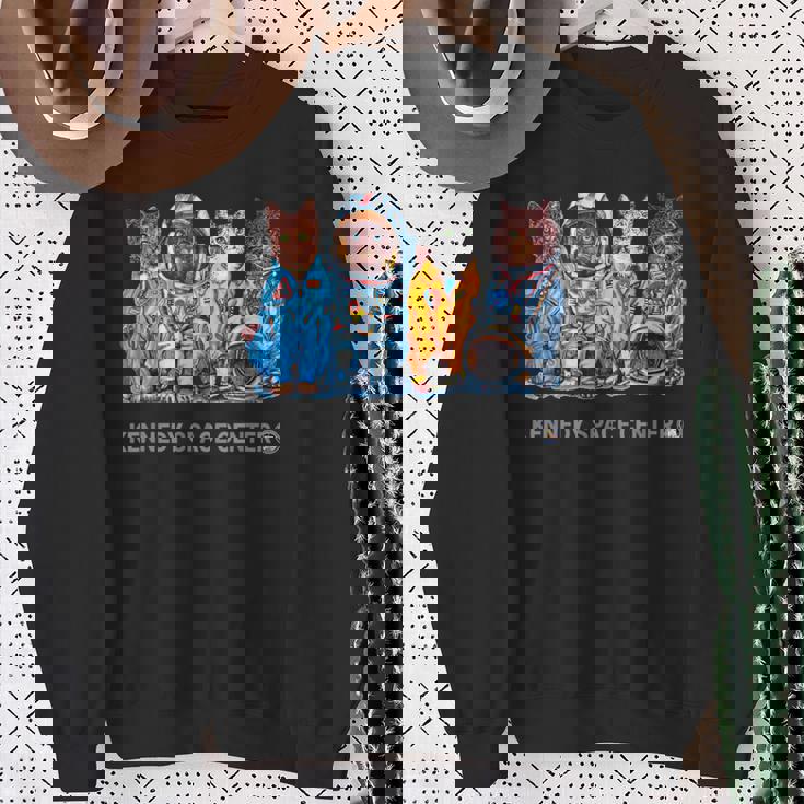 Nasa宇宙飛行士宇宙-猫の飛行服は両側で涼しい スウェットシャツ 年配の女性への贈り物