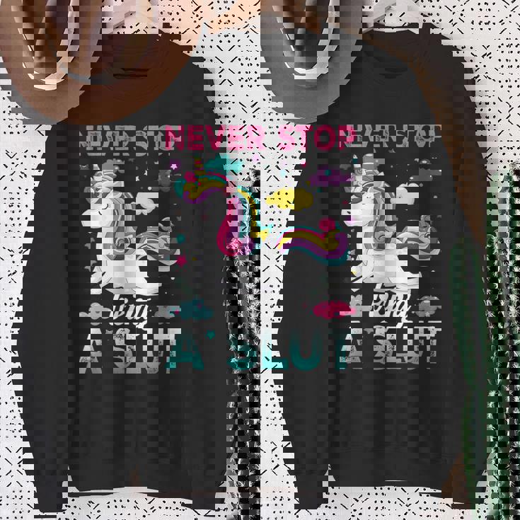 Nevertop Being Alut ユニコーン 面白い 大人 ユーモア 格言 スウェットシャツ 年配の女性への贈り物