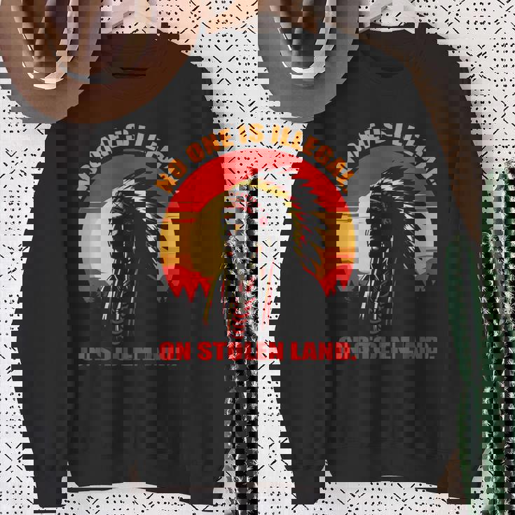 No One Is Illega、Ontolen Land、 スウェットシャツ 年配の女性への贈り物