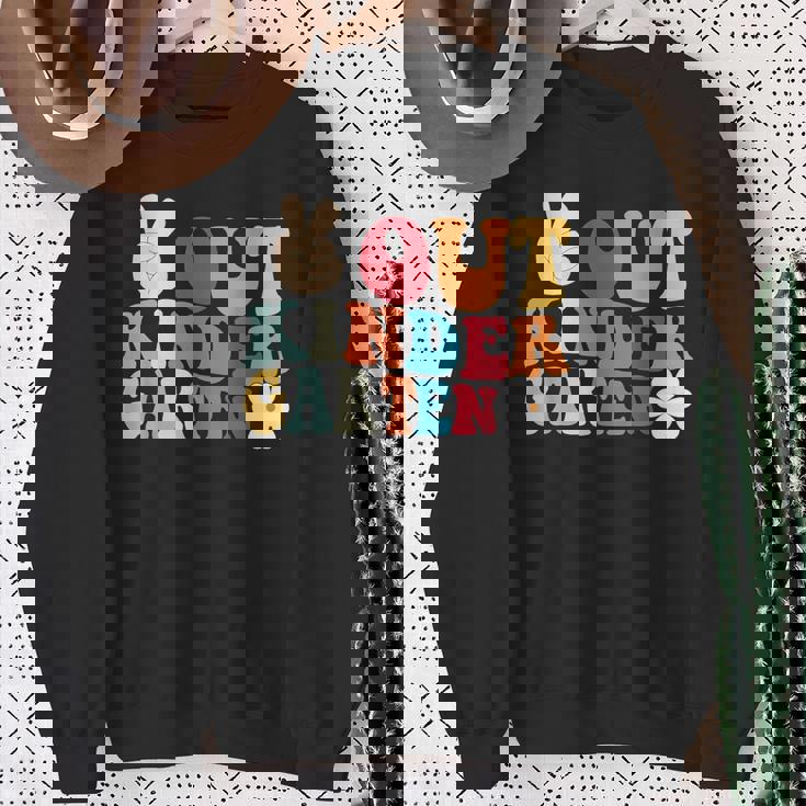 Peace Out 幼稚園 卒業 ピースアウト 幼稚園 スウェットシャツ 年配の女性への贈り物