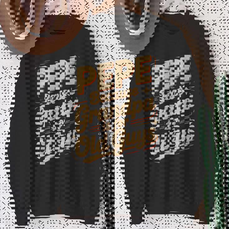 Pepe Because Grandpa Is For Old Guys Fun For Grandpa Is For Old Guys For Grandfather スウェットシャツ 年配の女性への贈り物