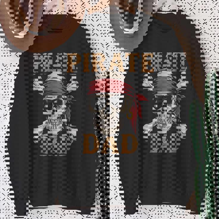 Pirate Dadkull クロスボーン 面白いお父さんギフト 父の日に スウェットシャツ 年配の女性への贈り物