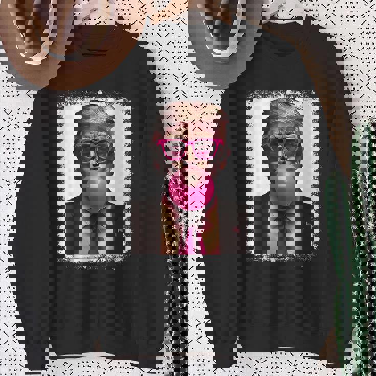 Pro Trump Bubble Gum Pink Glasses Donald Trump スウェットシャツ 年配の女性への贈り物