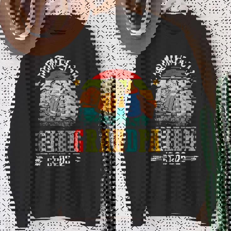 メンズ Promoted To Grandpa Est 2026 Dad To Be スウェットシャツ 年配の女性への贈り物