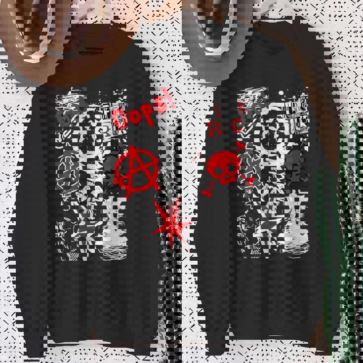 Punk's Not Dead ブラック&レッド スウェットシャツ 年配の女性への贈り物