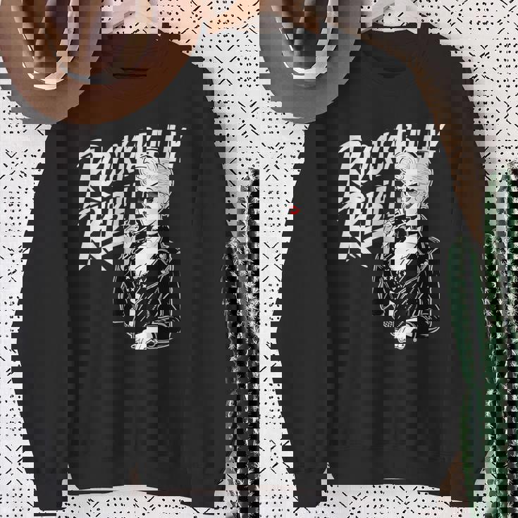 Rockabilly Rebel Blonde Pinup With Attitude Graphic スウェットシャツ 年配の女性への贈り物