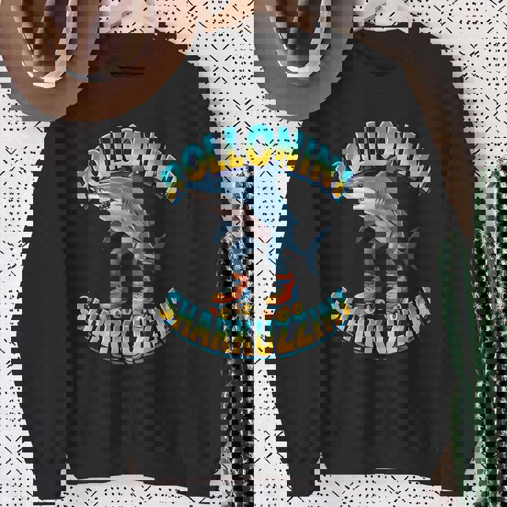 Rolloliniharkuzzini ミームローラーシャーク イタリアンブレインレッド スウェットシャツ 年配の女性への贈り物