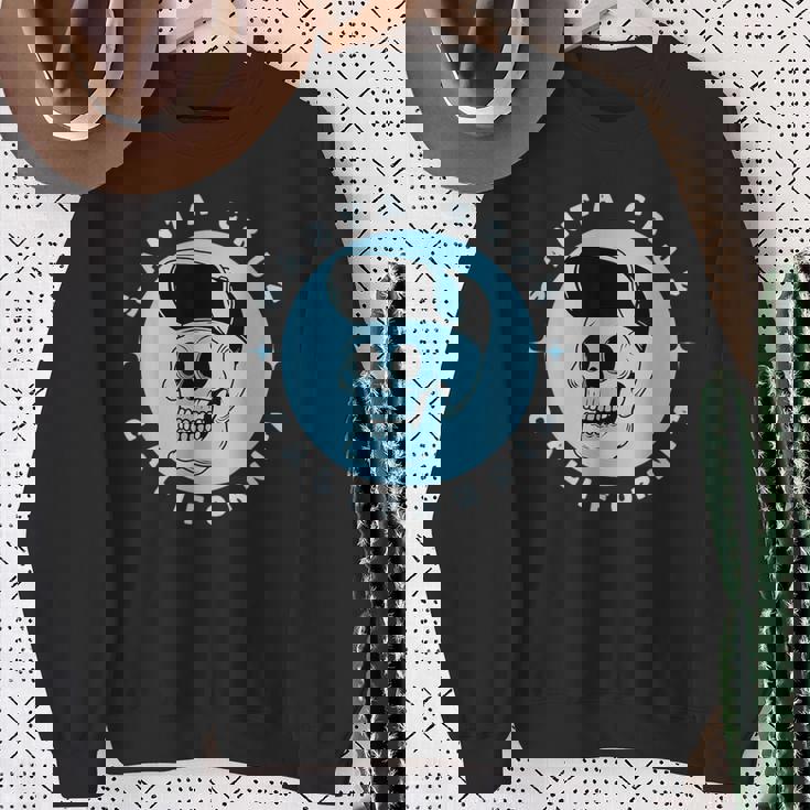 Santa Cruz California レトロ 80年代スケータースケルトン スウェットシャツ 年配の女性への贈り物