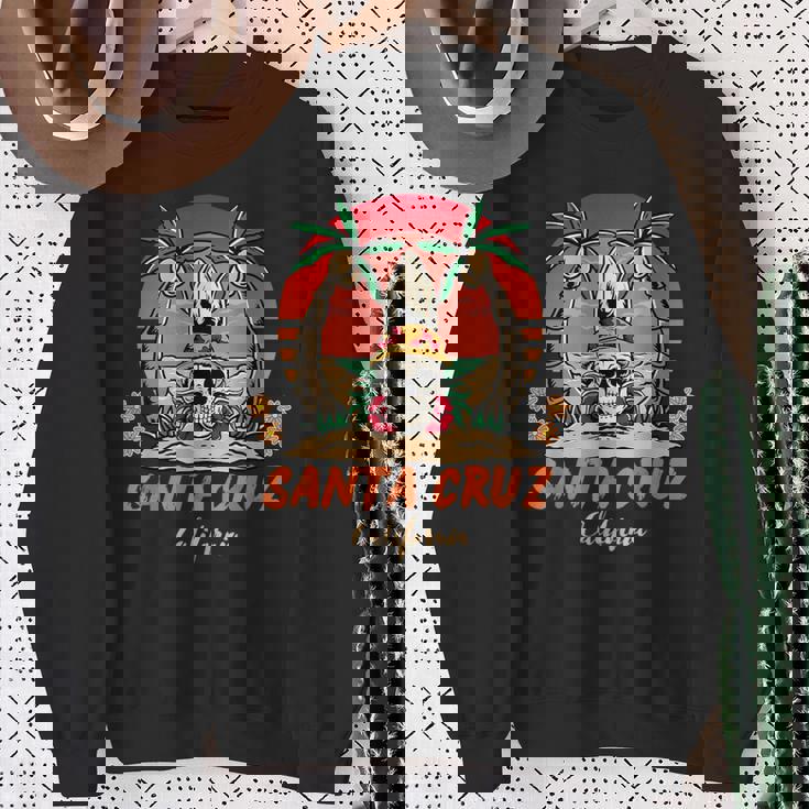 Santa Cruz カリフォルニア ヴィンテージ スケルトン サーファー サンタクルーズ スウェットシャツ 年配の女性への贈り物