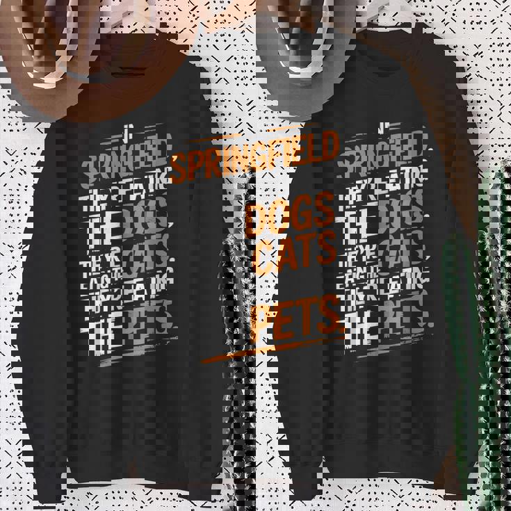 Springfieldでは、They Eating The Cats The Dogs The Pet スウェットシャツ 年配の女性への贈り物