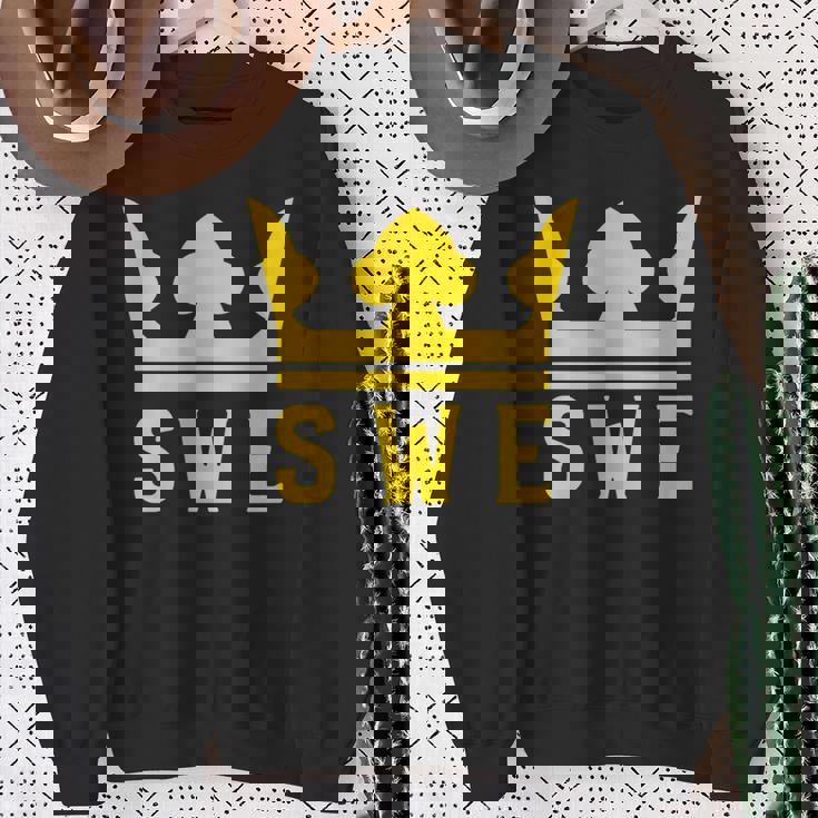 Swe With A Royal Crown スウェーデン スウェットシャツ 年配の女性への贈り物