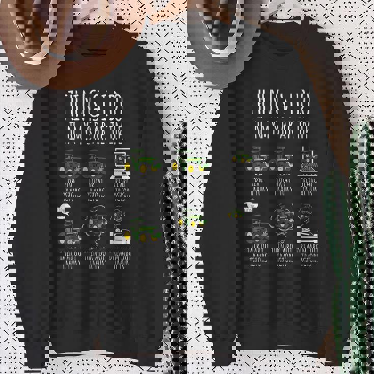 Tractors Things I Do In Mypare Time トラクター ファニー ファーマーズ スウェットシャツ 年配の女性への贈り物