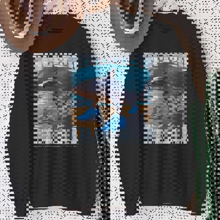 Tralalero Tralalahark Meme イタリアンブレインロットtシャツ スウェットシャツ 年配の女性への贈り物